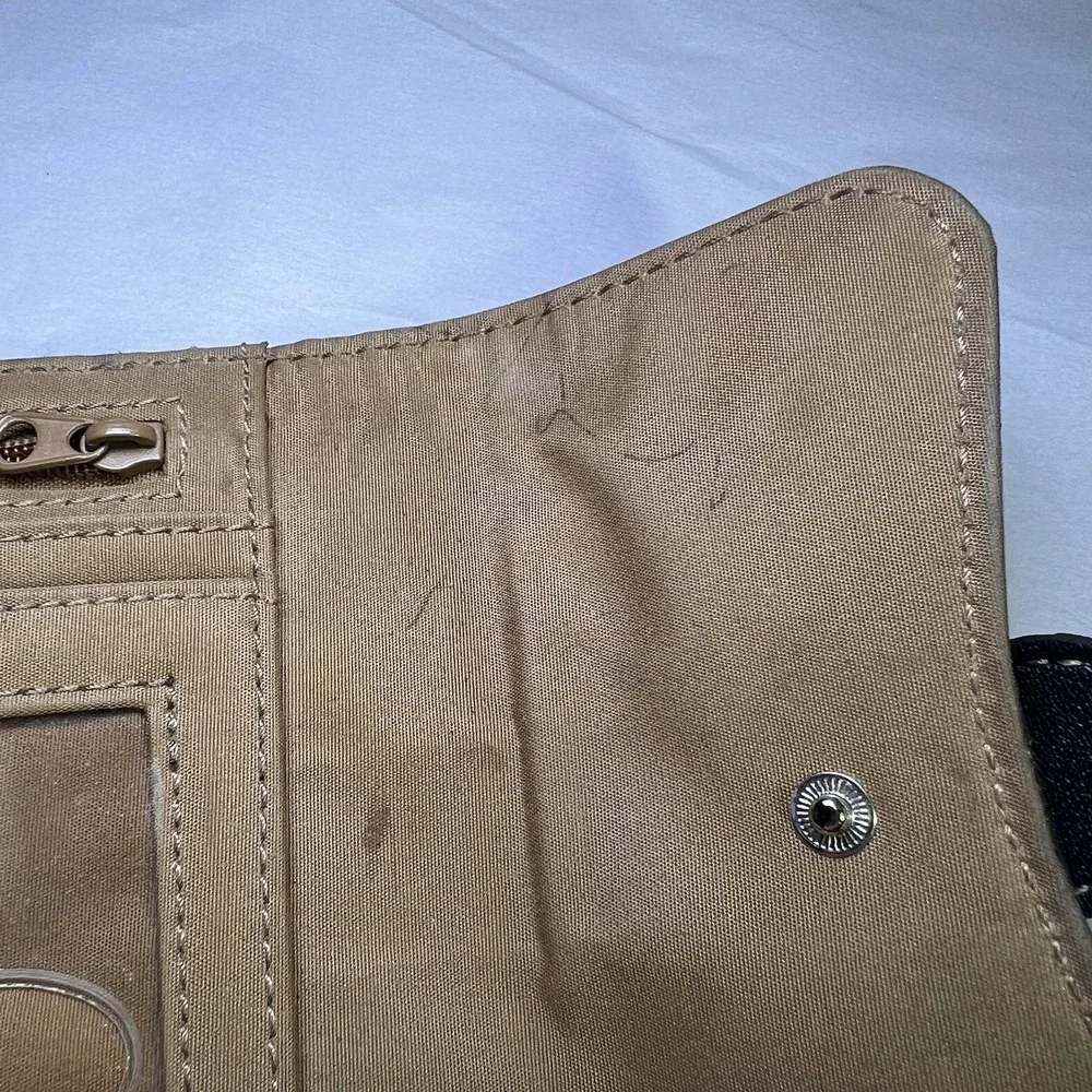 Liz And Co Women's Brown Fashion Design Carry Wallet‎  in Great Shape!